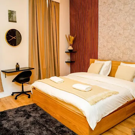 Simple Private Rooms In 5Br Shared Apartment, Well Connected Location Apartment *