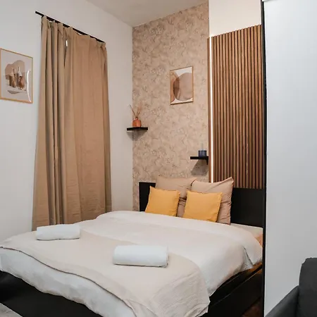 Simple Private Rooms In 5Br Shared Apartment, Well Connected Location Ghent