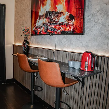 Simple Private Rooms In 5Br Shared Apartment, Well Connected Location * Ghent