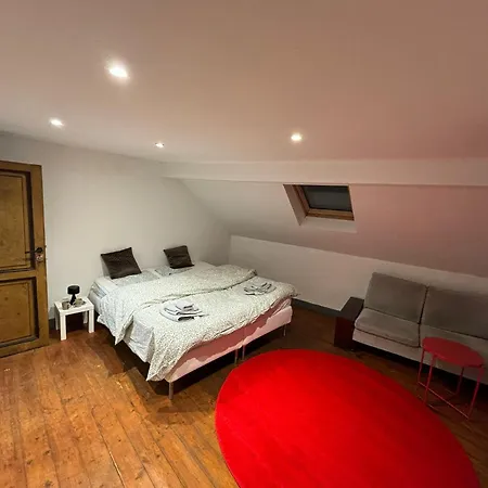 Apartment Simple Private Rooms In 5Br Shared Apartment, Well Connected Location