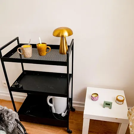 Apartment Simple Private Rooms In 5Br Shared Apartment, Well Connected Location