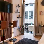 Simple Private In 5br Shared Apartment, Well Connected Location דירה