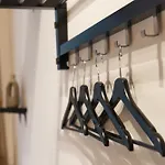 Simple Private In 5br Shared Apartment, Well Connected Location * גנט