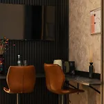 Simple Private In 5br Shared Apartment, Well Connected Location * גנט
