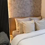 Simple Private In 5br Shared Apartment, Well Connected Location