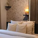 דירה Simple Private In 5br Shared Apartment, Well Connected Location גנט