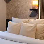Simple Private In 5br Shared Apartment, Well Connected Location * גנט