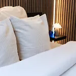 Simple Private In 5br Shared Apartment, Well Connected Location דירה