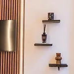 Simple Private In 5br Shared Apartment, Well Connected Location Lägenhet