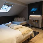 Simple Private In 5br Shared Apartment, Well Connected Location דירה *