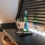 דירה Simple Private In 5br Shared Apartment, Well Connected Location *