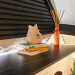 דירה Simple Private In 5br Shared Apartment, Well Connected Location *