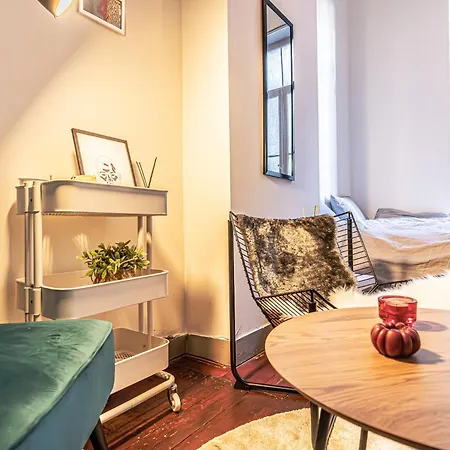 Lovely With View At Vibrant Ghent, Breezy Balcony Apartment