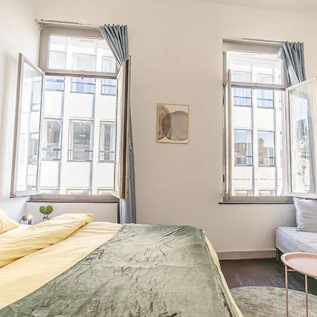 Lovely With View At Vibrant Ghent, Breezy Balcony Apartment *