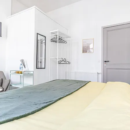 Apartment Lovely With View At Vibrant Ghent, Breezy Balcony *