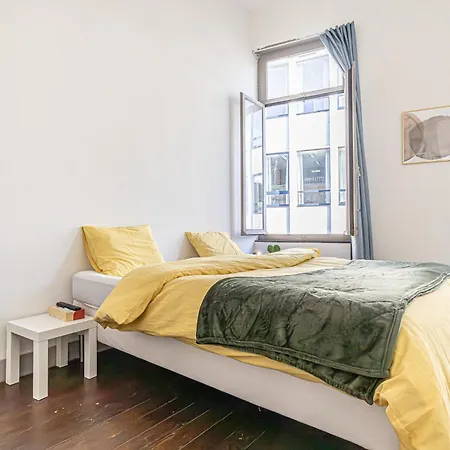Lovely With View At Vibrant Ghent, Breezy Balcony *