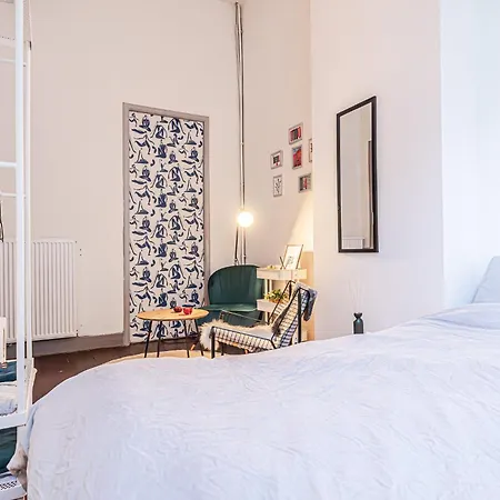 Lovely With View At Vibrant Ghent, Breezy Balcony Apartment *