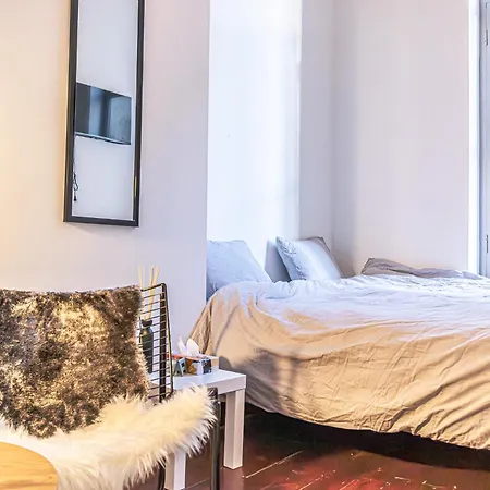 Apartment Lovely With View At Vibrant Ghent, Breezy Balcony *