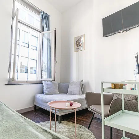 Apartment Lovely With View At Vibrant Ghent, Breezy Balcony *