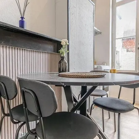 Lovely With View At Vibrant Ghent, Breezy Balcony Apartment *