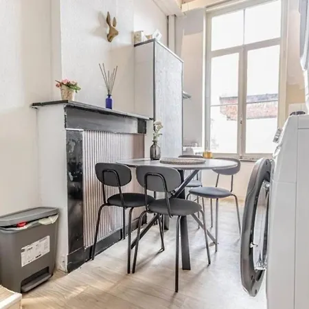Apartment Lovely With View At Vibrant Ghent, Breezy Balcony Ghent