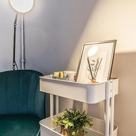 Daire Lovely With View At Vibrant Ghent, Breezy Balcony *