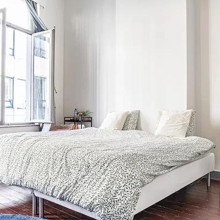 Lovely With View At Vibrant Ghent, Breezy Balcony Apartment Ghent