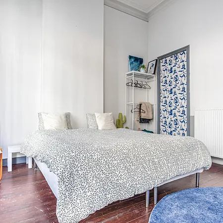 Lovely With View At Vibrant Ghent, Breezy Balcony *