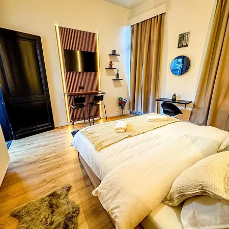 Simple Private Rooms In 5Br Shared Apartment, Well Connected Location * 根特