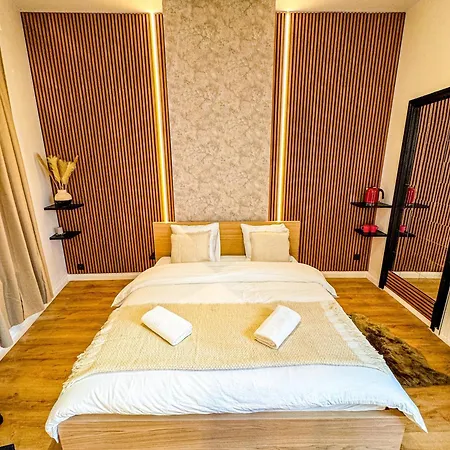 Simple Private Rooms In 5Br Shared Apartment, Well Connected Location 公寓