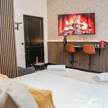 Simple Private Rooms In 5Br Shared Apartment, Well Connected Location 公寓 根特