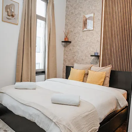 Simple Private Rooms In 5Br Shared Apartment, Well Connected Location