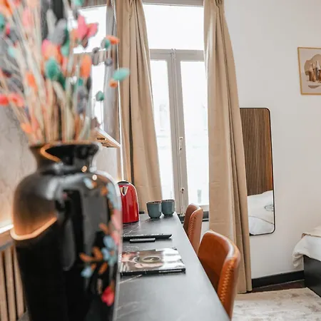 Simple Private Rooms In 5Br Shared Apartment, Well Connected Location *