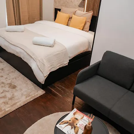 Simple Private Rooms In 5Br Shared Apartment, Well Connected Location *