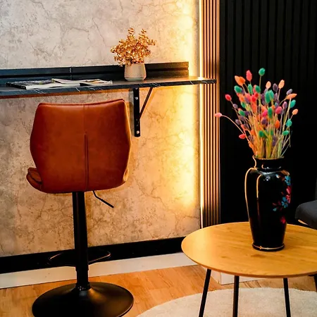 公寓 Simple Private Rooms In 5Br Shared Apartment, Well Connected Location