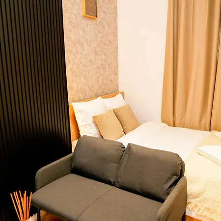 Simple Private Rooms In 5Br Shared Apartment, Well Connected Location * 根特