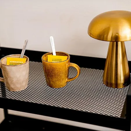 Simple Private Rooms In 5Br Shared Apartment, Well Connected Location Apartment