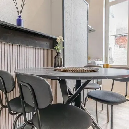 Simple Private Rooms In 5Br Shared Apartment, Well Connected Location