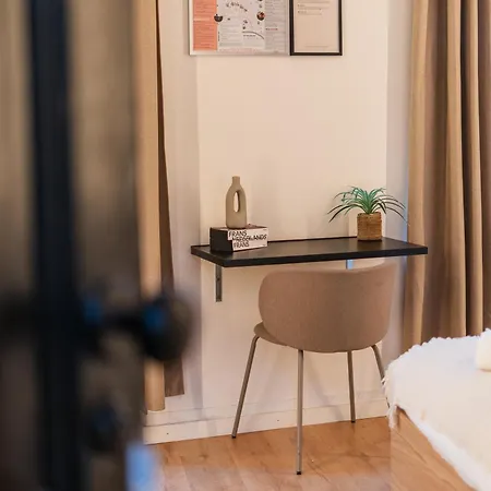 Simple Private In 5br Shared Apartment, Well Connected Location * Gand