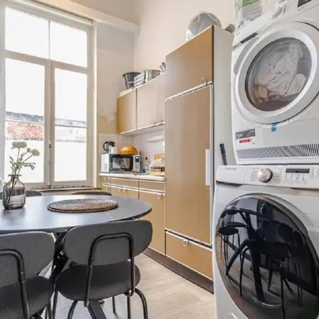 Simple Private In 5br Shared Apartment, Well Connected Location Appartement