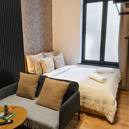 Simple Private In 5br Shared Apartment, Well Connected Location * Gand