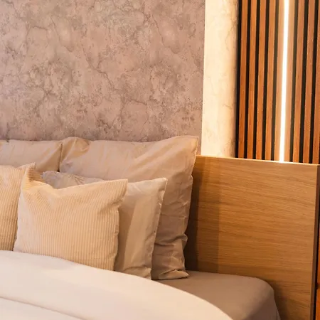 Appartement Simple Private In 5br Shared Apartment, Well Connected Location *