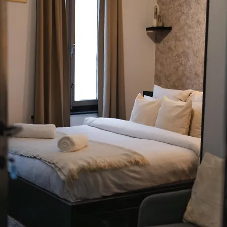 Appartement Simple Private In 5br Shared Apartment, Well Connected Location