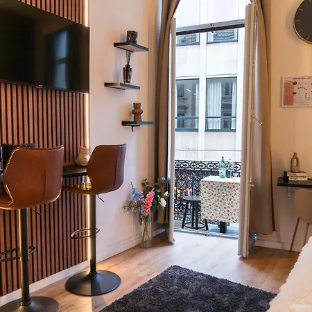 Simple Private In 5br Shared Apartment, Well Connected Location Appartement