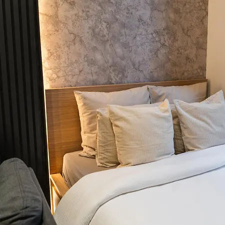 Simple Private In 5br Shared Apartment, Well Connected Location