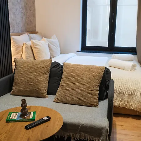 Simple Private In 5br Shared Apartment, Well Connected Location