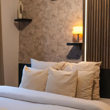 Апартаменти Simple Private In 5br Shared Apartment, Well Connected Location Гент