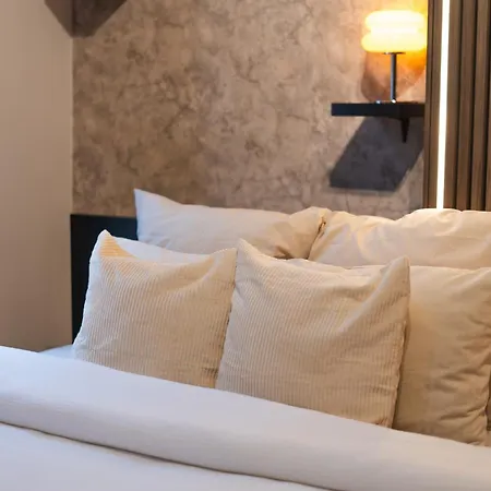 Simple Private In 5br Shared Apartment, Well Connected Location * Гент