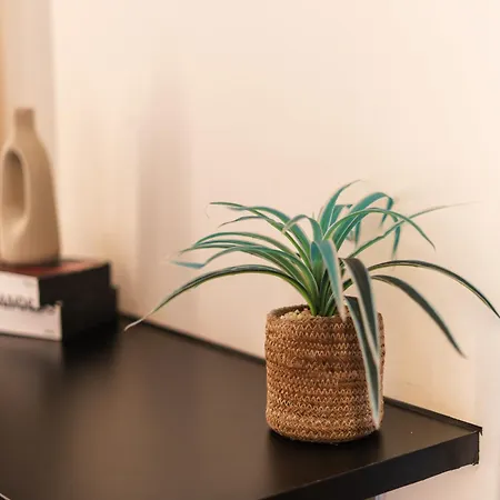Simple Private In 5br Shared Apartment, Well Connected Location *