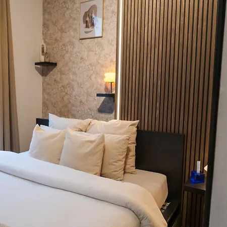 Апартаменти Simple Private In 5br Shared Apartment, Well Connected Location